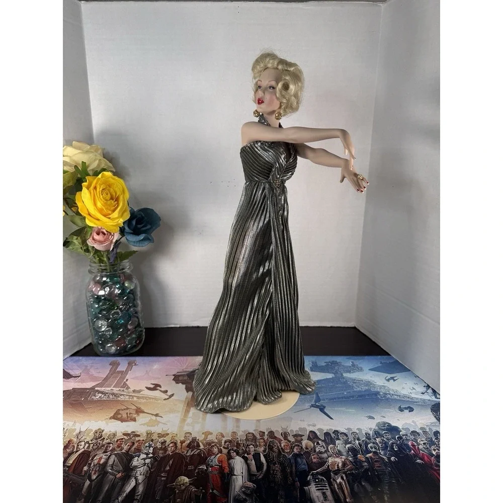 Franklin Mint "Marilyn Monroe" Porcelain Doll 19" Gentlemen Prefer Blondes" 1994 - Picture 13 of 17